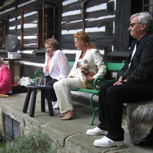 Beseda s Jiřinou Bohdalovou a Simonou Stašovou